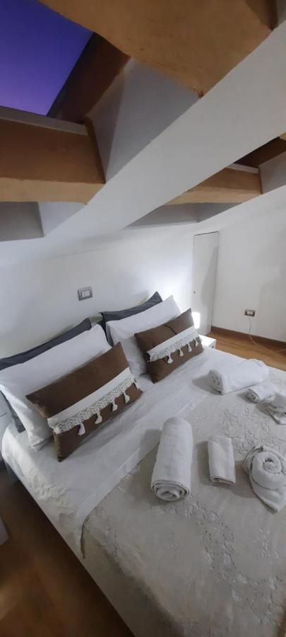 La Mansarda Suite Benevento Bagian luar foto