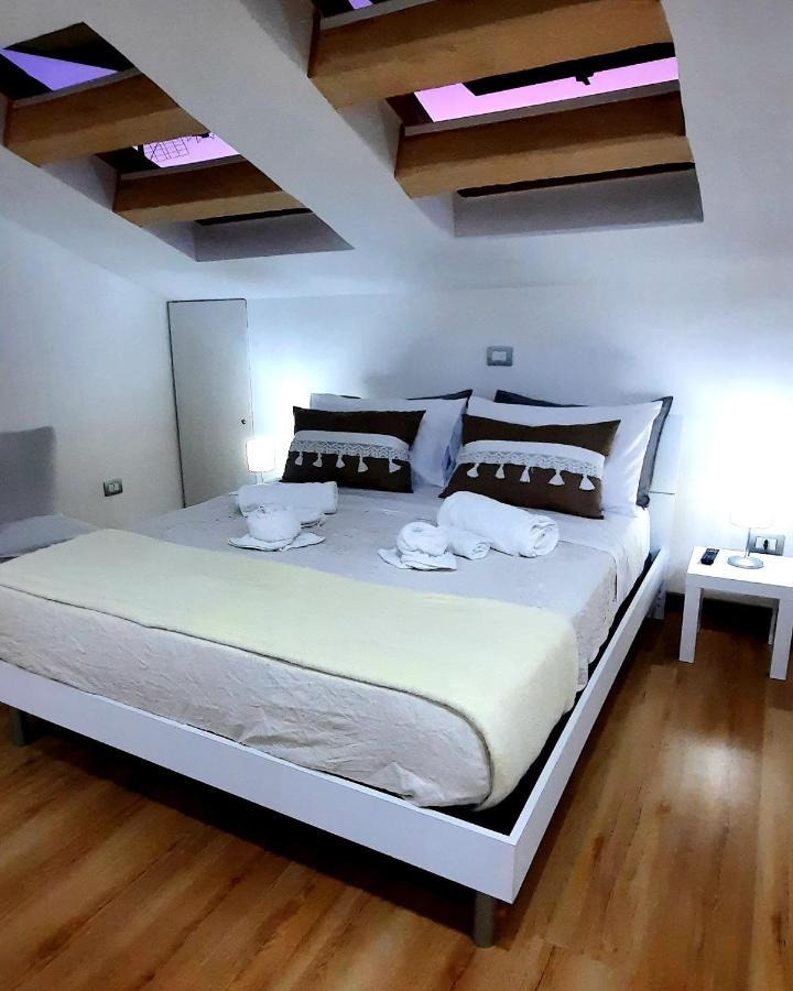 La Mansarda Suite Benevento Bagian luar foto