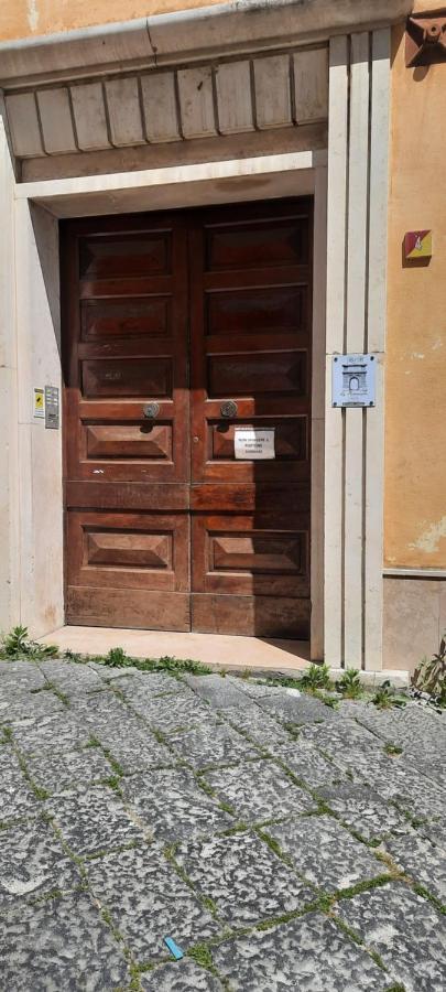 La Mansarda Suite Benevento Bagian luar foto