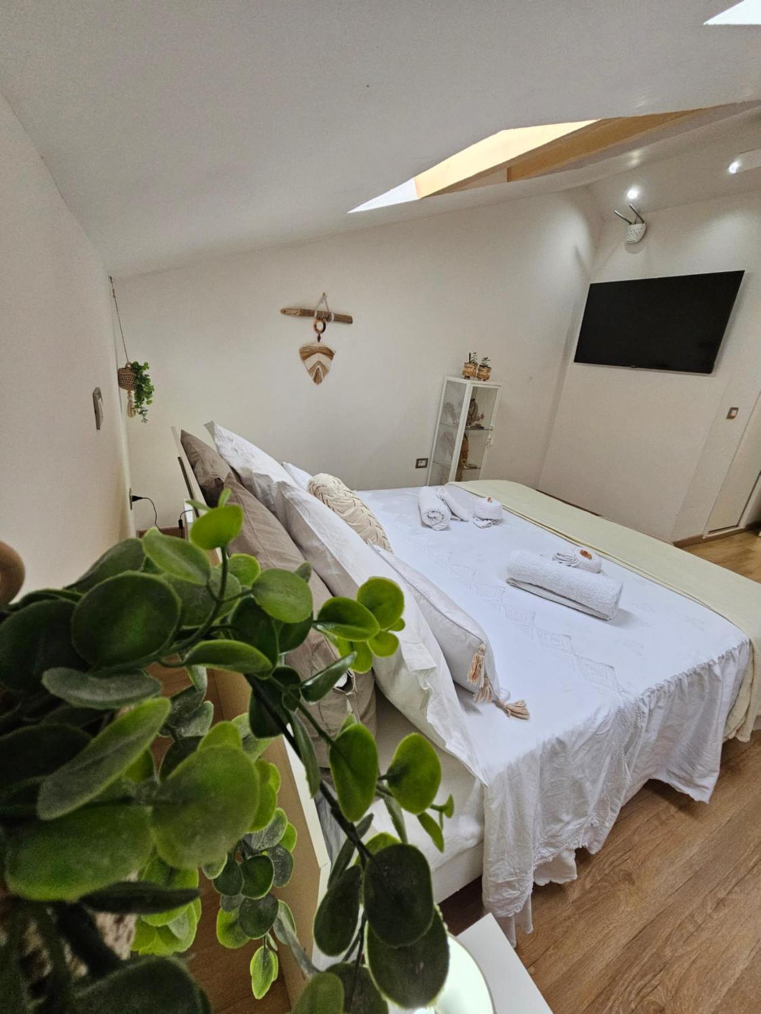 La Mansarda Suite Benevento Bagian luar foto