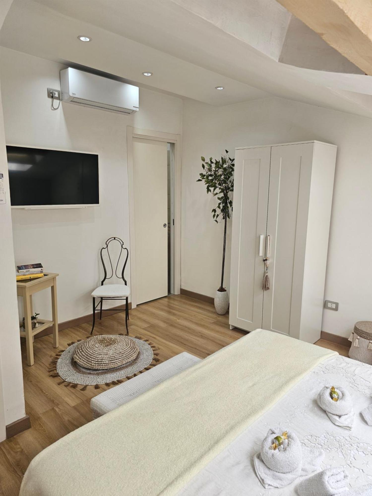 La Mansarda Suite Benevento Bagian luar foto